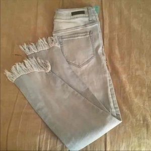 🚫 SOLD 🚫 Frayed Jeans